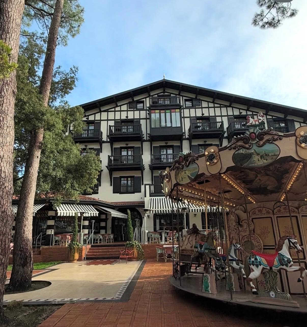 Carrousel 1900 dans un cadre hotelier prestigieux