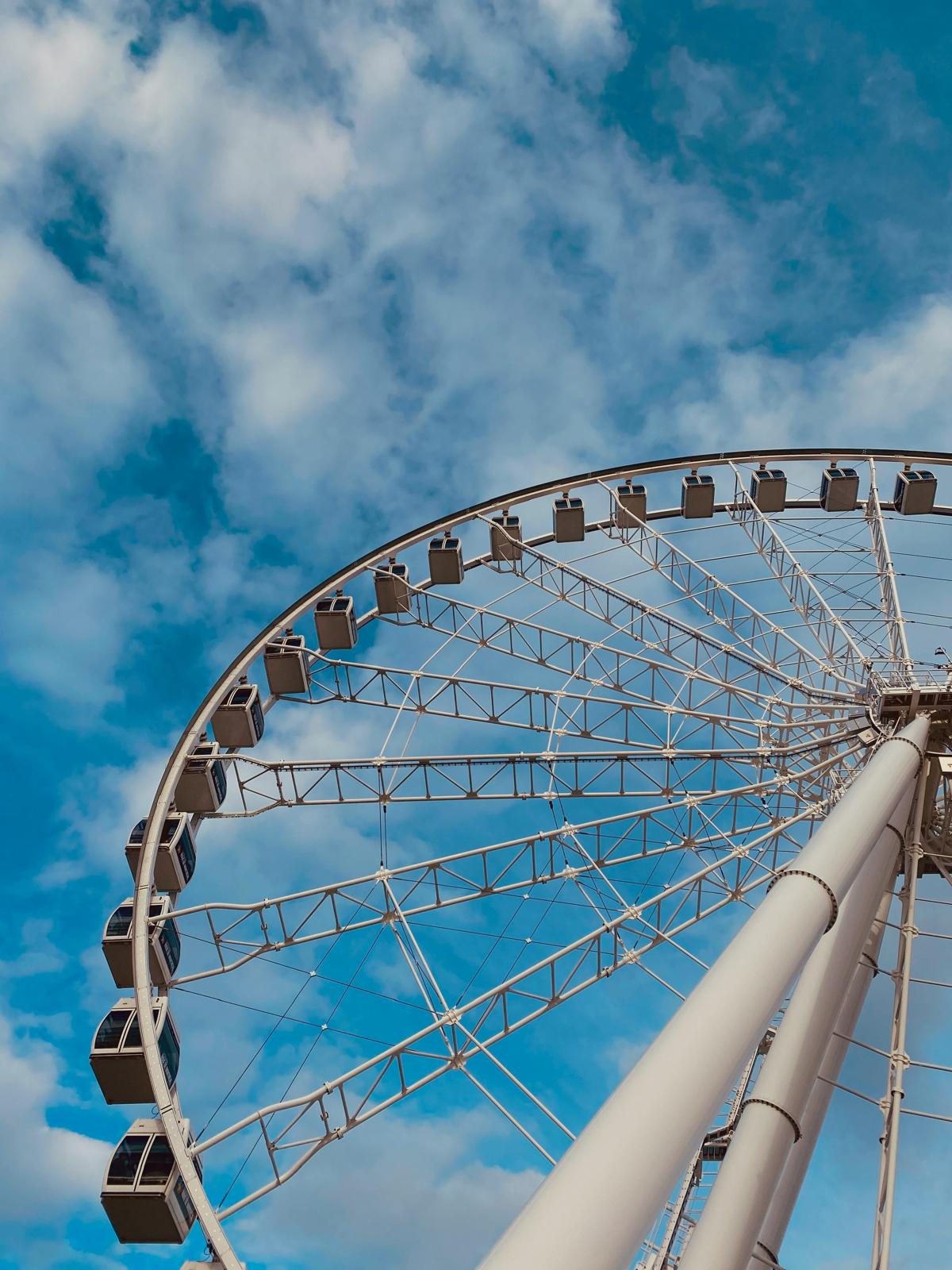 Detail des nacelles de la grande roue de 50 metres