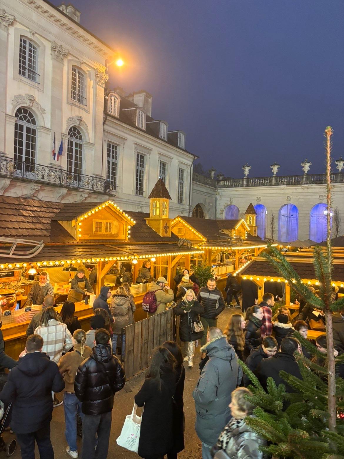 Chalets de Noël authentiques et chaleureux